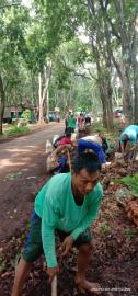 Kerja bakti Pembenahan tanggul di gunungbagus 