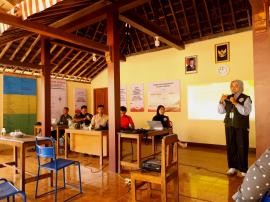 Kreativitas dari Desa: KKN UNS 49 Perkenalkan Keripik Kelapa dan Pemasaran Produk Lokal